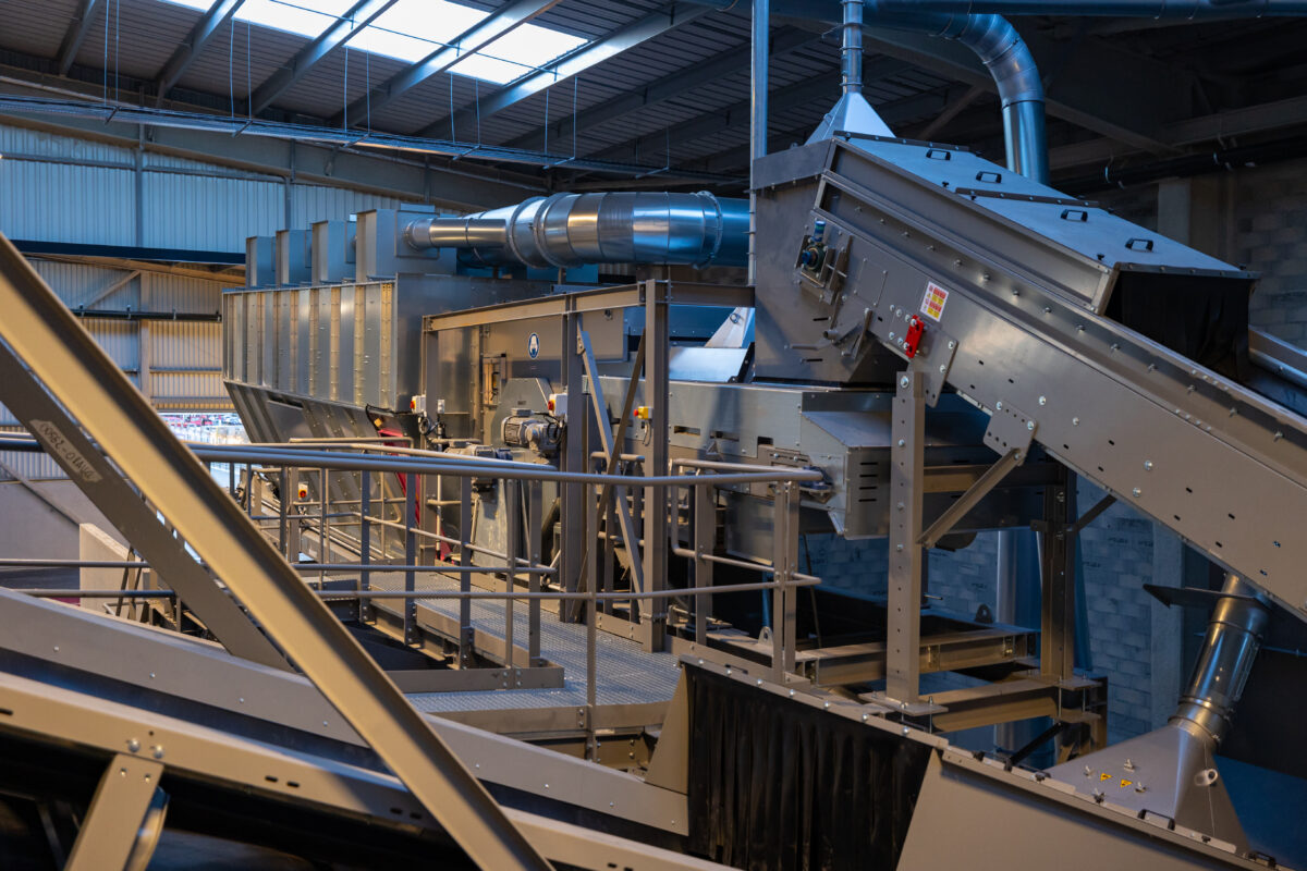 Photo illustrant le centre de tri d'Azura Recyclage
