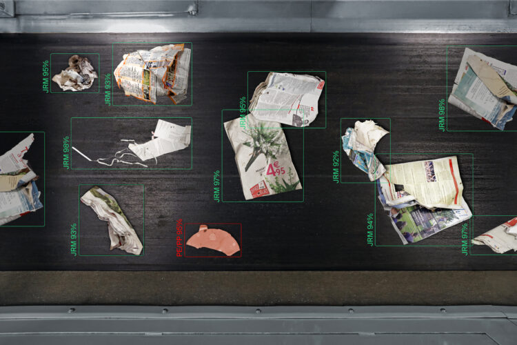 Foto que ilustra la detección mediante IA de un flujo de residuos de papel en una cinta transportadora, para analizar la calidad del flujo en un centro de clasificación