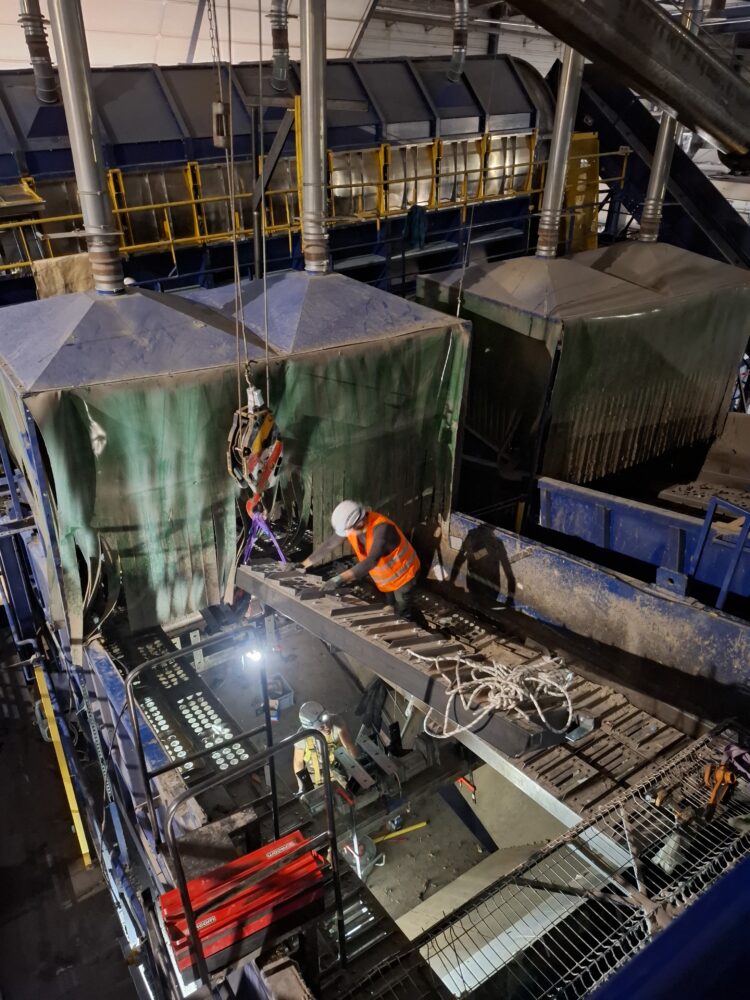 Photo showing a ballistic separator paddle maintenance job.
