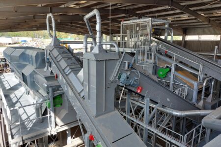 Photo illustrant le centre de tri de déchets d'Activités Economique (DAE) ROCCA